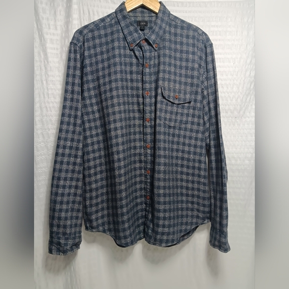 J. Crew Plaid flannel long sleeve button down Shirt. Men's size XL. - Picture 2 of 9